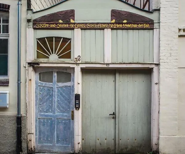 Peters Insel In Der Altstadt Von *